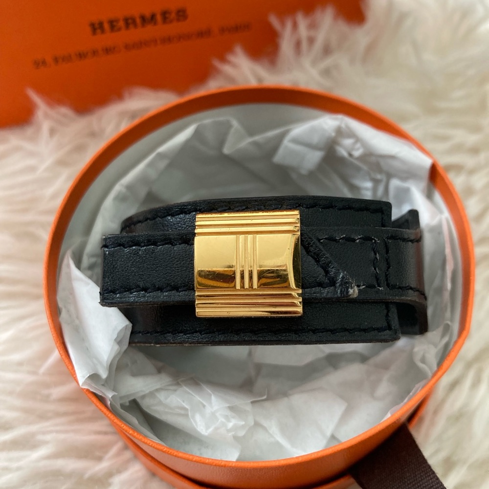 HERMÈS Leather cuff!